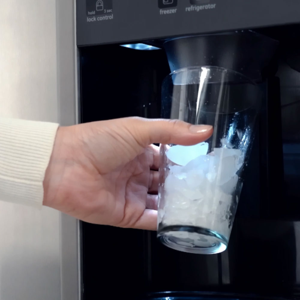 Dispenser de agua y hielo Dispenser de agua y hielo